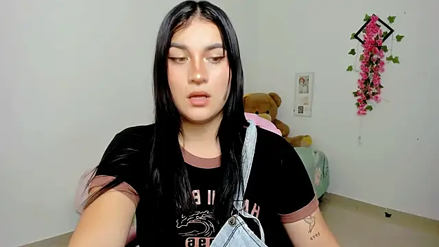 Snapshot of Emic_ chatting on March 14, 2025, 6:29 pm Emic online show from March 14, 2025, 6:29 pm