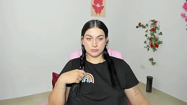 Snapshot of Emic_ chatting on September 30, 2025, 2:22 pm Emic online show from September 30, 2025, 2:22 pm