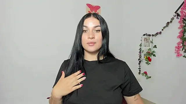 Snapshot of Emic_ chatting on October 16, 2025, 1:06 am Emic online show from October 16, 2025, 1:06 am