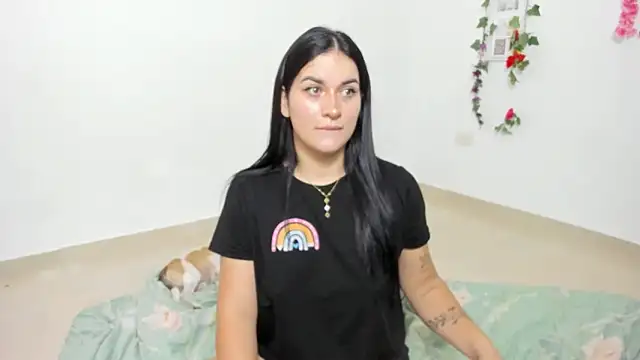 Snapshot of Emic_ chatting on November 22, 2025, 3:22 pm Emic online show from November 22, 2025, 3:22 pm