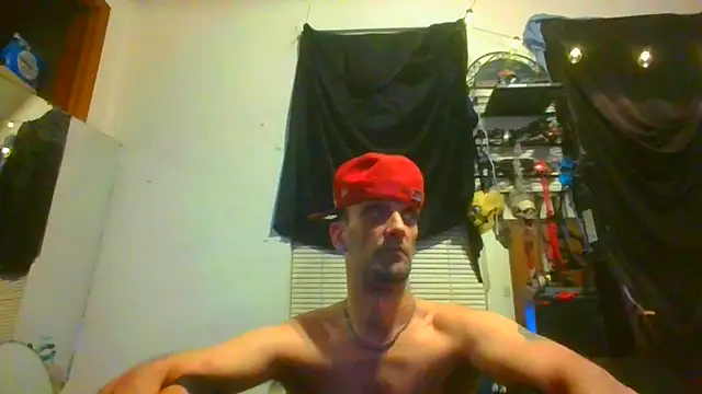 Snapshot of slinginbigD chatting on January 4, 2025, 12:37 am slinginbigD online show from January 4, 2025, 12:37 am