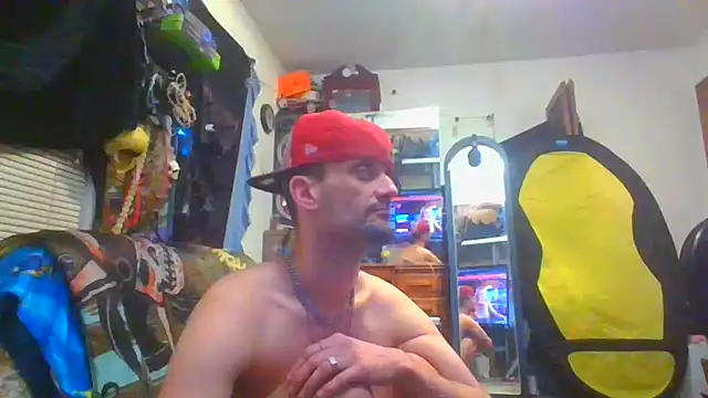 Snapshot of slinginbigD chatting on January 15, 2025, 6:43 am slinginbigD online show from January 15, 2025, 6:43 am