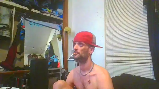 Snapshot of slinginbigD chatting on February 9, 2025, 10:42 am slinginbigD online show from February 9, 2025, 10:42 am