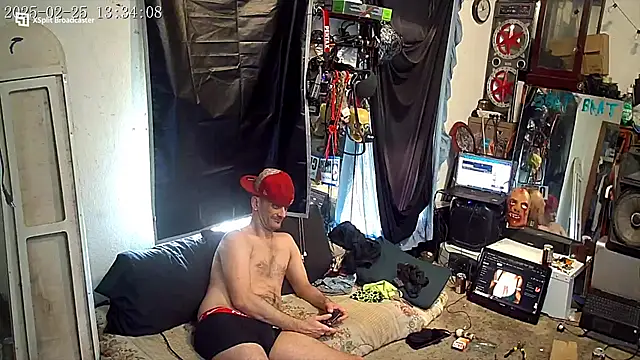 Snapshot of slinginbigD chatting on February 25, 2025, 7:36 pm slinginbigD online show from February 25, 2025, 7:36 pm
