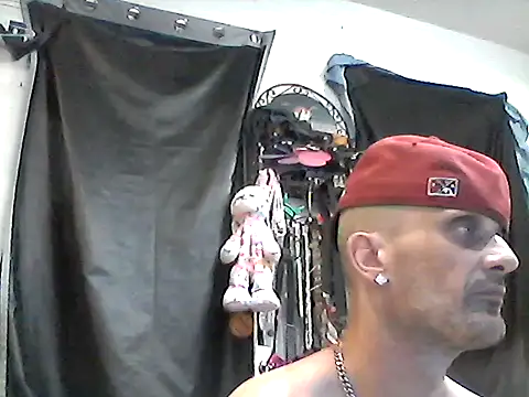 Snapshot of slinginbigD chatting on September 16, 2025, 12:44 am slinginbigD online show from September 16, 2025, 12:44 am