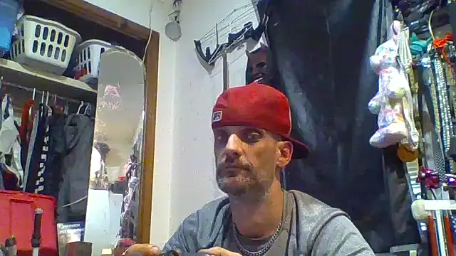 Snapshot of slinginbigD chatting on September 23, 2025, 8:01 pm slinginbigD online show from September 23, 2025, 8:01 pm