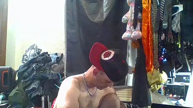 Snapshot of slinginbigD chatting on October 7, 2025, 5:48 am slinginbigD online show from October 7, 2025, 5:48 am
