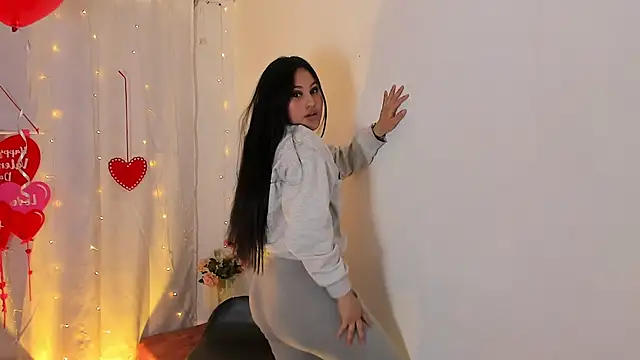 Snapshot of Little_Ivy chatting on February 17, 2025, 6:59 pm Little Ivy online show from February 17, 2025, 6:59 pm