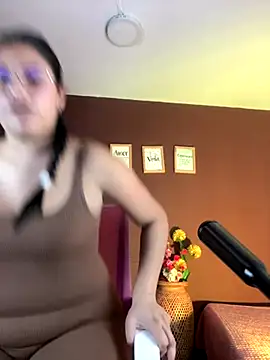 Snapshot of Little_Ivy chatting on November 25, 2025, 7:36 pm Little Ivy online show from November 25, 2025, 7:36 pm