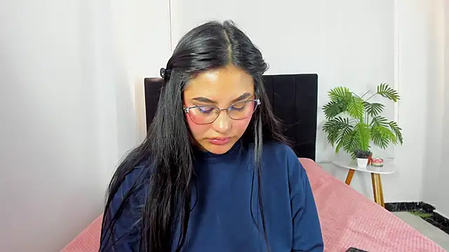 Snapshot of Little_Ivy chatting on November 28, 2025, 3:47 pm Little Ivy online show from November 28, 2025, 3:47 pm