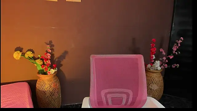 Snapshot of Little_Ivy chatting on December 2, 2025, 6:58 pm Little Ivy online show from December 2, 2025, 6:58 pm