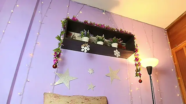 Snapshot of Little_Ivy chatting on December 18, 2025, 1:06 pm Little Ivy online show from December 18, 2025, 1:06 pm