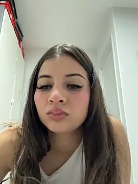 Snapshot of AnitaKariri chatting on February 14, 2025, 10:07 am AnitaKariri online show from February 14, 2025, 10:07 am