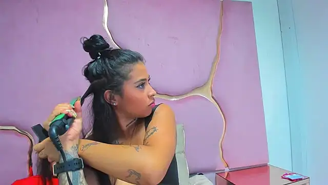 Snapshot of MelissaAndZeuss chatting on January 9, 2025, 5:23 am MelissaAndZeuss online show from January 9, 2025, 5:23 am