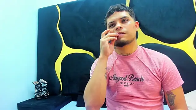 Snapshot of MelissaAndZeuss chatting on February 26, 2025, 4:47 am MelissaAndZeuss online show from February 26, 2025, 4:47 am