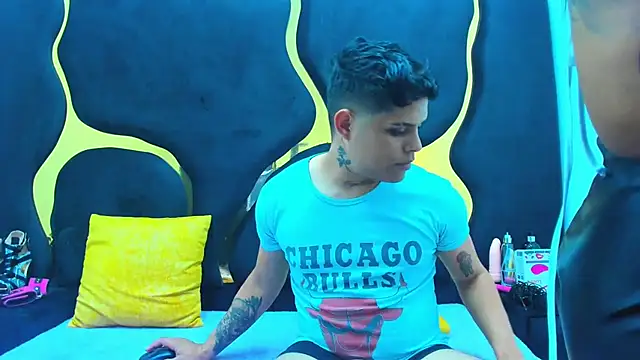 Snapshot of MelissaAndZeuss chatting on March 12, 2025, 3:13 am MelissaAndZeuss online show from March 12, 2025, 3:13 am