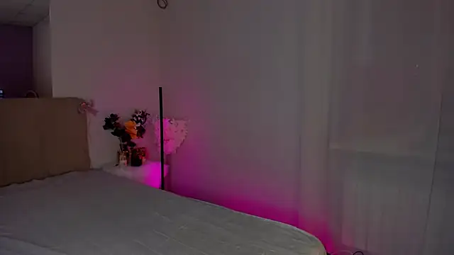 Laura Leee online show from January 8, 2025, 6:31 am