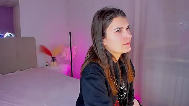 Laura Leee online show from January 19, 2025, 9:11 am