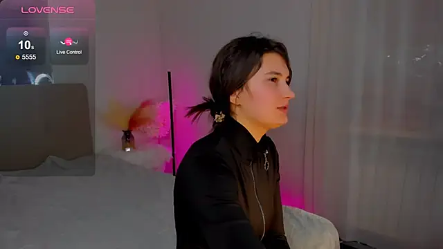 Laura Leee online show from February 25, 2025, 12:34 pm