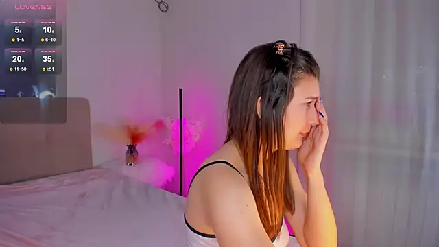 Laura Leee online show from March 8, 2025, 9:17 am