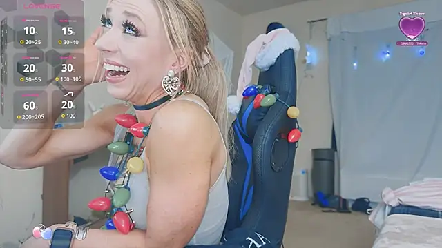 Snapshot of VeronicaRonnieTaylor chatting on December 24, 2024, 8:11 am VeronicaRonnieTaylor online show from December 24, 2024, 8:11 am