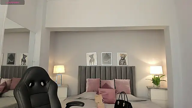 Madie  collins online show from February 26, 2025, 11:09 am