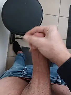 Snapshot of casper0303 chatting on December 17, 2024, 9:17 am casper0303 online show from December 17, 2024, 9:17 am