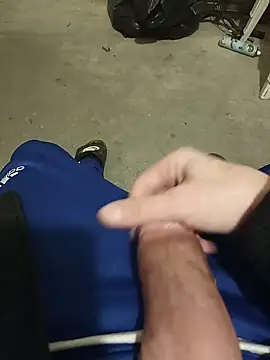 Snapshot of casper0303 chatting on January 12, 2025, 2:45 am casper0303 online show from January 12, 2025, 2:45 am