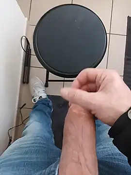 Snapshot of casper0303 chatting on February 3, 2025, 1:08 pm casper0303 online show from February 3, 2025, 1:08 pm