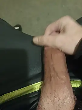 Snapshot of casper0303 chatting on February 6, 2025, 10:43 pm casper0303 online show from February 6, 2025, 10:43 pm