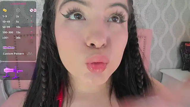 Snapshot of martina_rivera_ chatting on November 2, 2025, 12:18 pm martina rivera online show from November 2, 2025, 12:18 pm