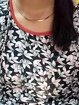 Snapshot of Urmila_bhabhii chatting on March 22, 2025, 2:59 am Urmila bhabhii online show from March 22, 2025, 2:59 am