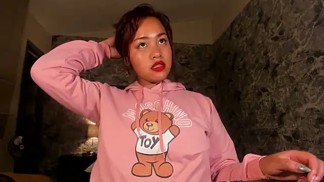 Snapshot of Estrella05_ chatting on December 27, 2024, 5:31 am Estrella05 online show from December 27, 2024, 5:31 am