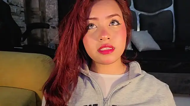 Snapshot of Estrella05_ chatting on September 12, 2025, 4:56 am Estrella05 online show from September 12, 2025, 4:56 am