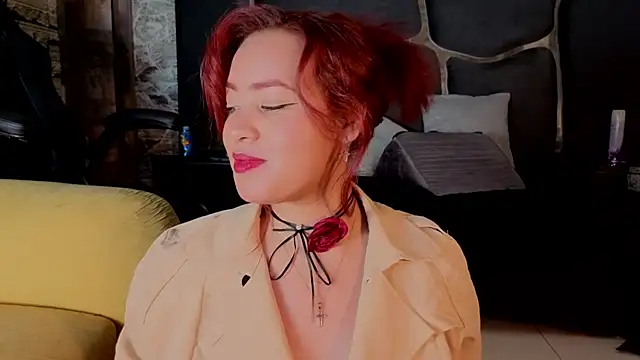 Snapshot of Estrella05_ chatting on October 18, 2025, 5:10 am Estrella05 online show from October 18, 2025, 5:10 am