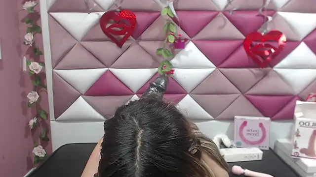 NahomiConnor  online show from February 24, 2025, 4:36 pm