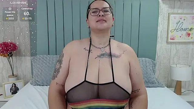 Snapshot of KarllaWalker chatting on January 6, 2025, 11:29 am KarllaWalker online show from January 6, 2025, 11:29 am