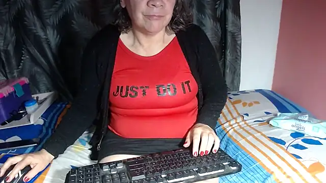 Snapshot of Elizabeth68 chatting on December 22, 2024, 2:06 am Elizabeth68 online show from December 22, 2024, 2:06 am