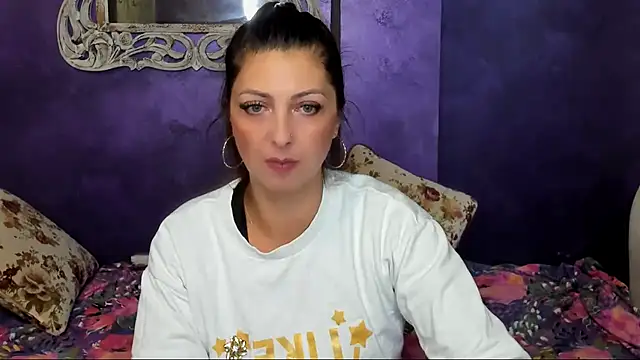 Snapshot of DivinSandra chatting on December 8, 2024, 11:14 am DivinSandra online show from December 8, 2024, 11:14 am