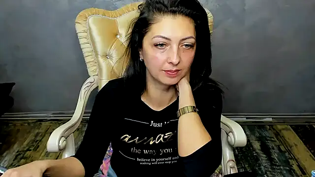 Snapshot of DivinSandra chatting on December 21, 2024, 8:39 am DivinSandra online show from December 21, 2024, 8:39 am