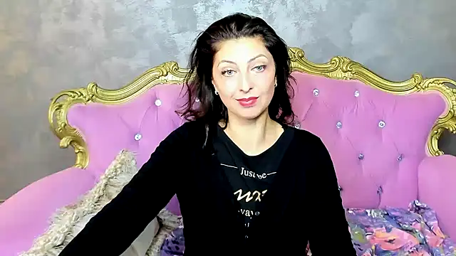 Snapshot of DivinSandra chatting on January 10, 2025, 8:51 am DivinSandra online show from January 10, 2025, 8:51 am