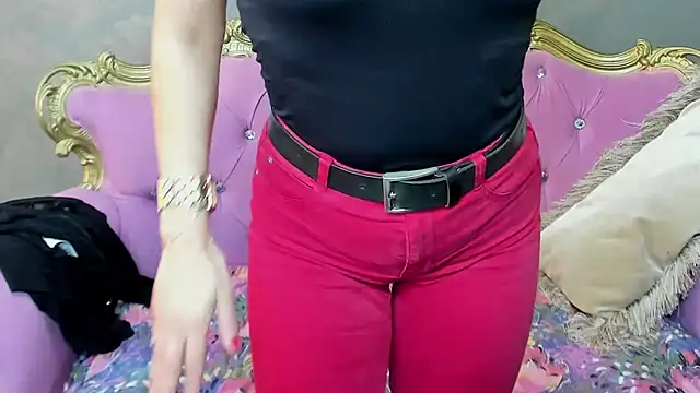 Snapshot of DivinSandra chatting on February 24, 2025, 10:37 am DivinSandra online show from February 24, 2025, 10:37 am