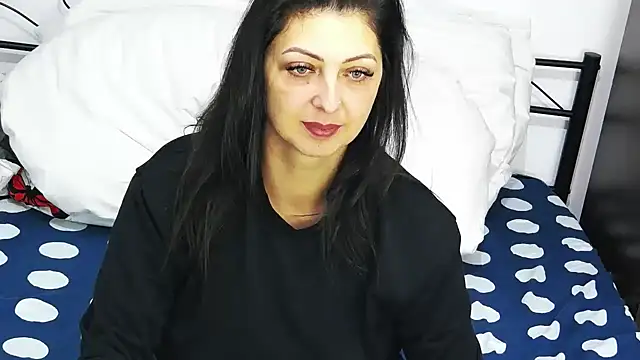 Snapshot of DivinSandra chatting on March 7, 2025, 9:40 am DivinSandra online show from March 7, 2025, 9:40 am