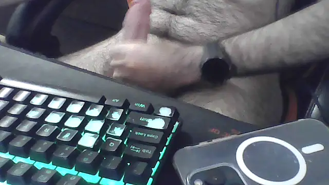 Snapshot of squiddy_69 chatting on October 15, 2025, 12:22 am squiddy 69 online show from October 15, 2025, 12:22 am