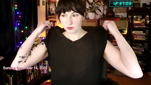 Snapshot of 404girlnotfound chatting on December 14, 2025, 11:37 am 404girlnotfound online show from December 14, 2025, 11:37 am