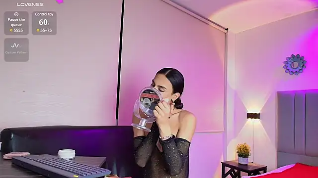 Snapshot of Chloe_Cherry21 chatting on February 1, 2025, 2:37 am Chloe Cherry21 online show from February 1, 2025, 2:37 am