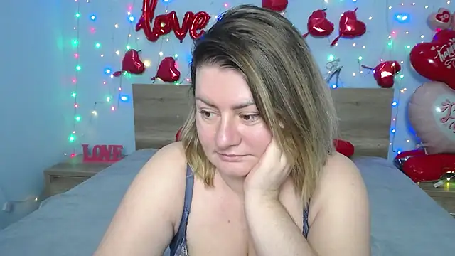 Snapshot of ZannaDreil chatting on February 13, 2025, 1:08 am ZannaDreil online show from February 13, 2025, 1:08 am