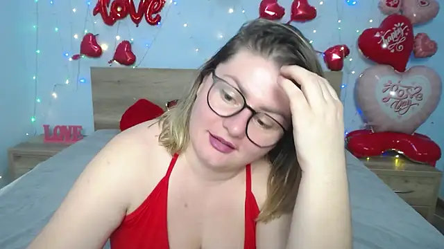 Snapshot of ZannaDreil chatting on February 14, 2025, 1:45 am ZannaDreil online show from February 14, 2025, 1:45 am