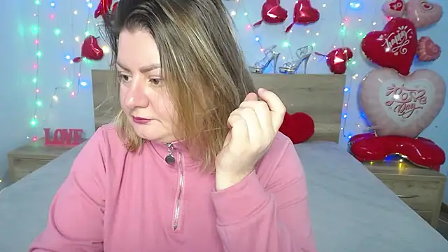 Snapshot of ZannaDreil chatting on February 14, 2025, 4:47 am ZannaDreil online show from February 14, 2025, 4:47 am
