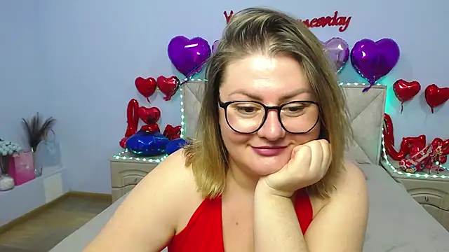 Snapshot of ZannaDreil chatting on February 17, 2025, 5:36 am ZannaDreil online show from February 17, 2025, 5:36 am